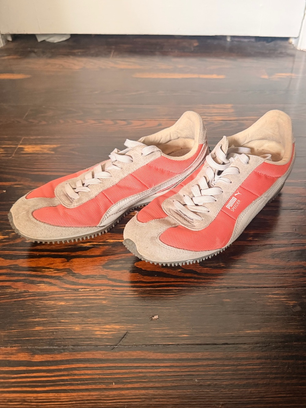PUMA Speeders - Apricot and Tan Retro Low-Top Women’s Sneakers - size 8